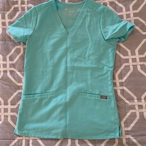 FIGS three pocket scrub top